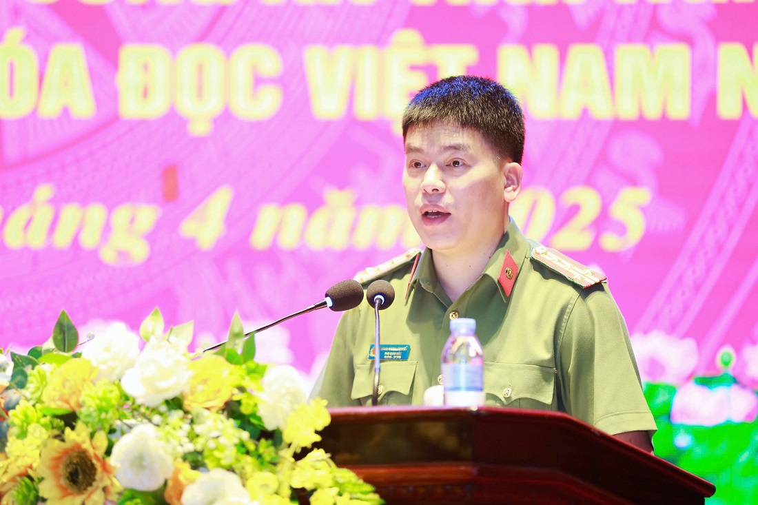 Đồng chí Đại tá Trần Hồng Quang, Phó Bí thư Đảng ủy, Phó Giám đốc Công an tỉnh quán triệt hướng dẫn đợt sinh hoạt chính trị đặc biệt; hưởng ứng Ngày sách Việt Nam