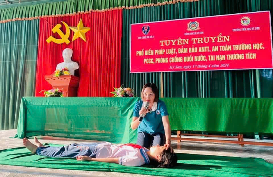 Công an Nghệ An tăng cường truyền thông, giáo dục, phổ biến kiến thức, kỹ năng về phòng, chống đuối nước cho phụ huynh, trẻ em, học sinh và cộng đồng dân cư