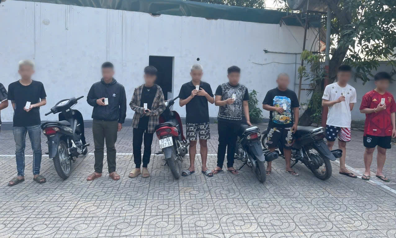 Nhóm các đối tượng thanh thiếu niên, học sinh vi phạm pháp luật về trật tự, an toàn giao thông tối 23/4/2025 bị xử lý