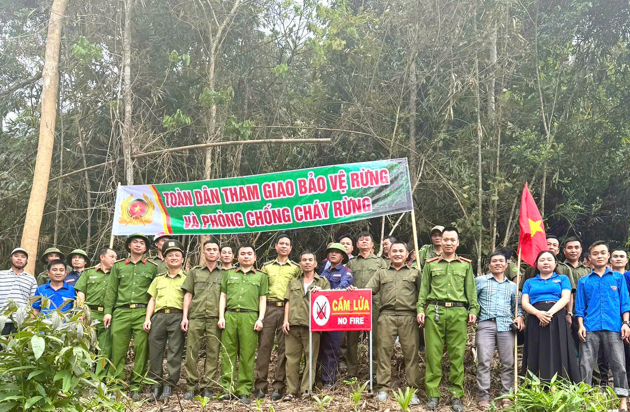 Quang cảnh buổi ra quân