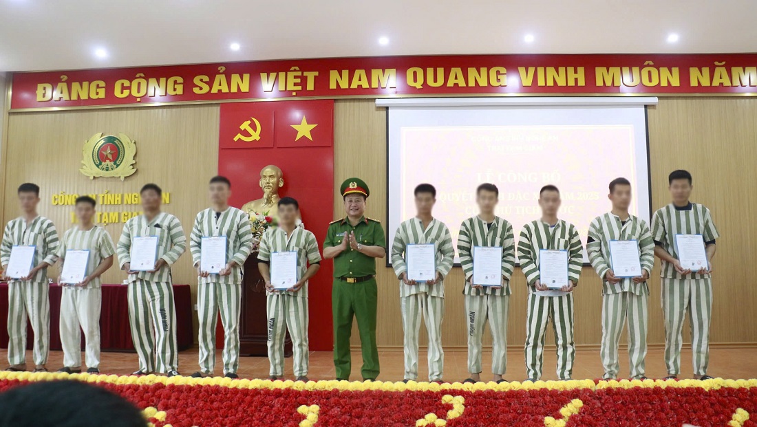 Trao Quyết định đặc xá của Chủ tịch nước cho các phạm nhân