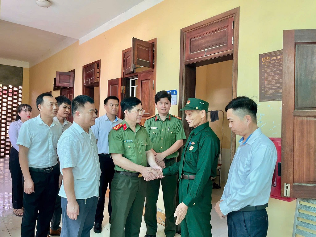 Tthăm hỏi, động viên các thương, bệnh binh đang điều trị tại Khu điều dưỡng