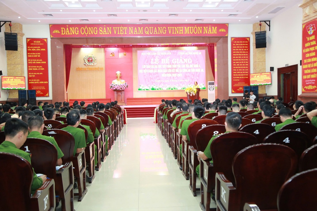 Toàn cảnh Lễ bế giảng