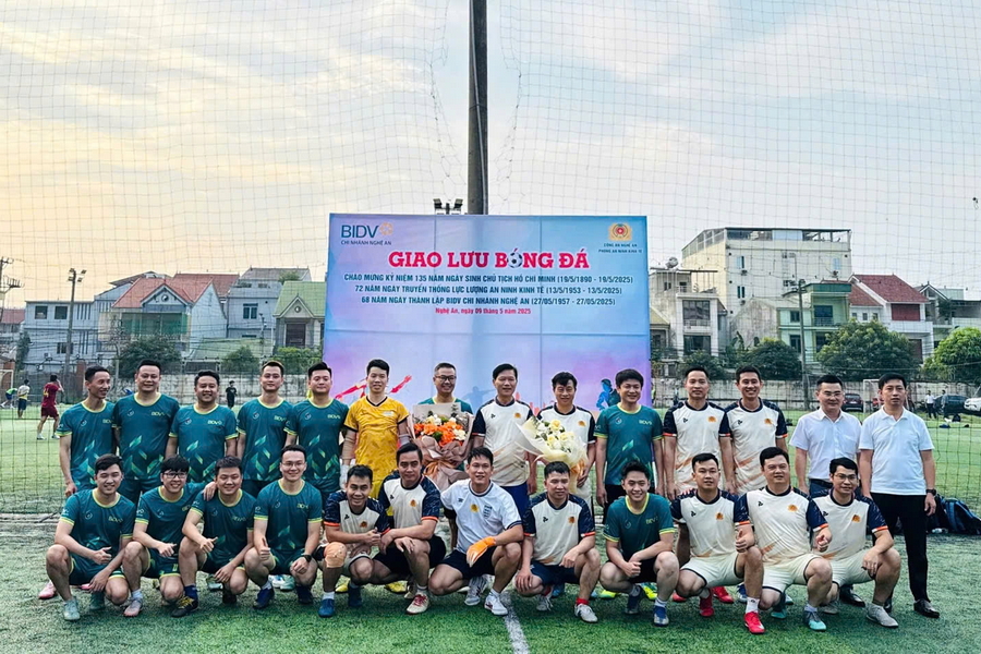 Phòng An ninh kinh tế phối hợp với ngân hàng BIDV chi nhánh Nghệ An tổ chức giao lưu bóng đá