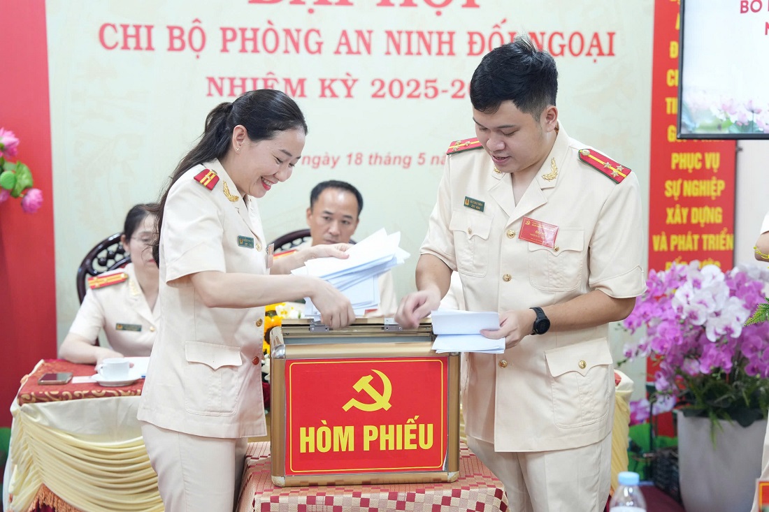Ban kiểm phiếu 