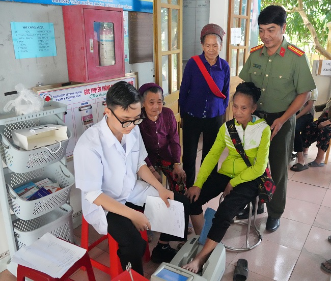 Đã có hơn 500 người dân được khám bệnh, phát thuốc miễn phí.