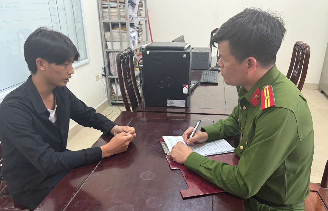 Cơ quan điều tra làm việc với đối tượng Lầu Bá Cải, là đối tượng chính trong vụ án