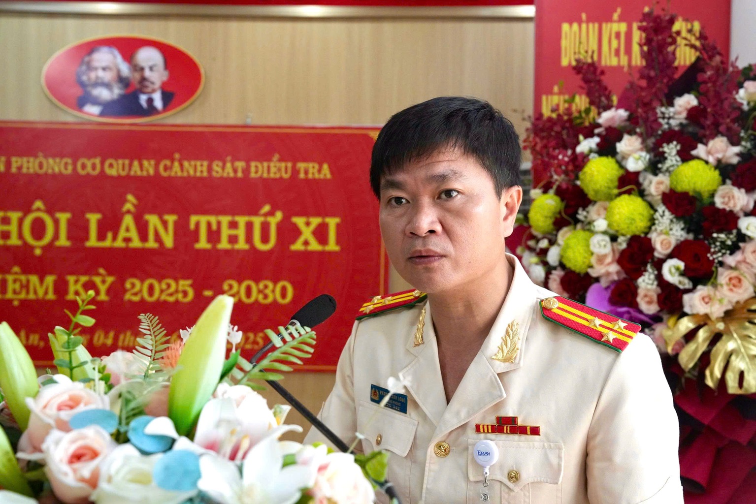 Đồng chí Thượng tá Nguyễn Thành Long Chánh Văn phòng Cơ quan CSĐT phát biểu khai mạc Đại hội