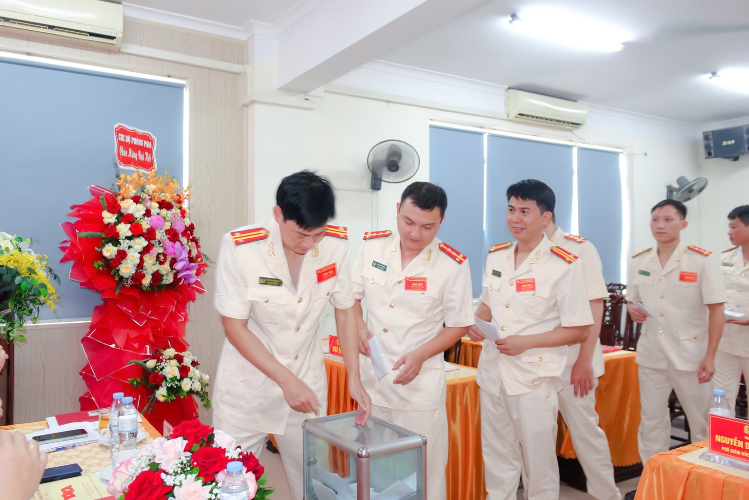 Các đại biểu bỏ phiếu bầu Ban Chấp hành nhiệm kỳ 2025 - 2030