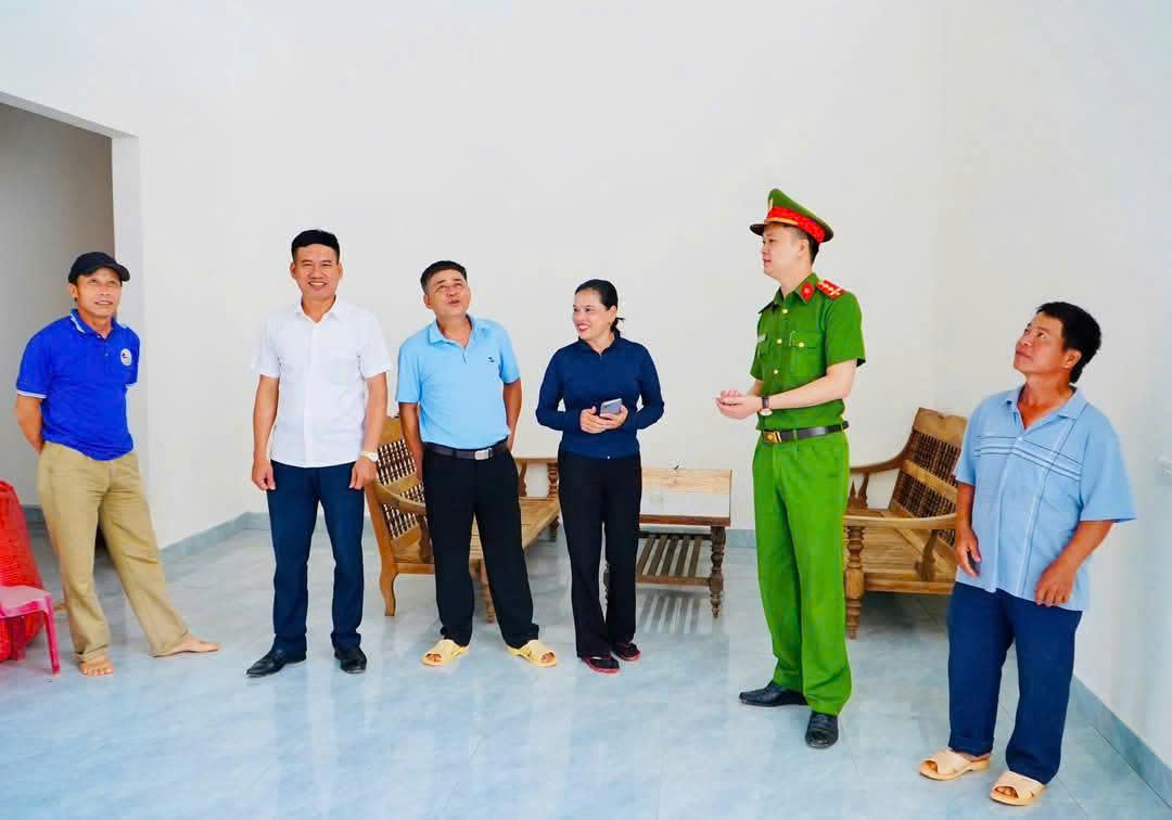 Lễ khánh thành “Nhà đại đoàn kết” tặng gia đình anh Phạm Văn Kế trú tại xóm Kỳ Lâm, xã Kỳ Sơn