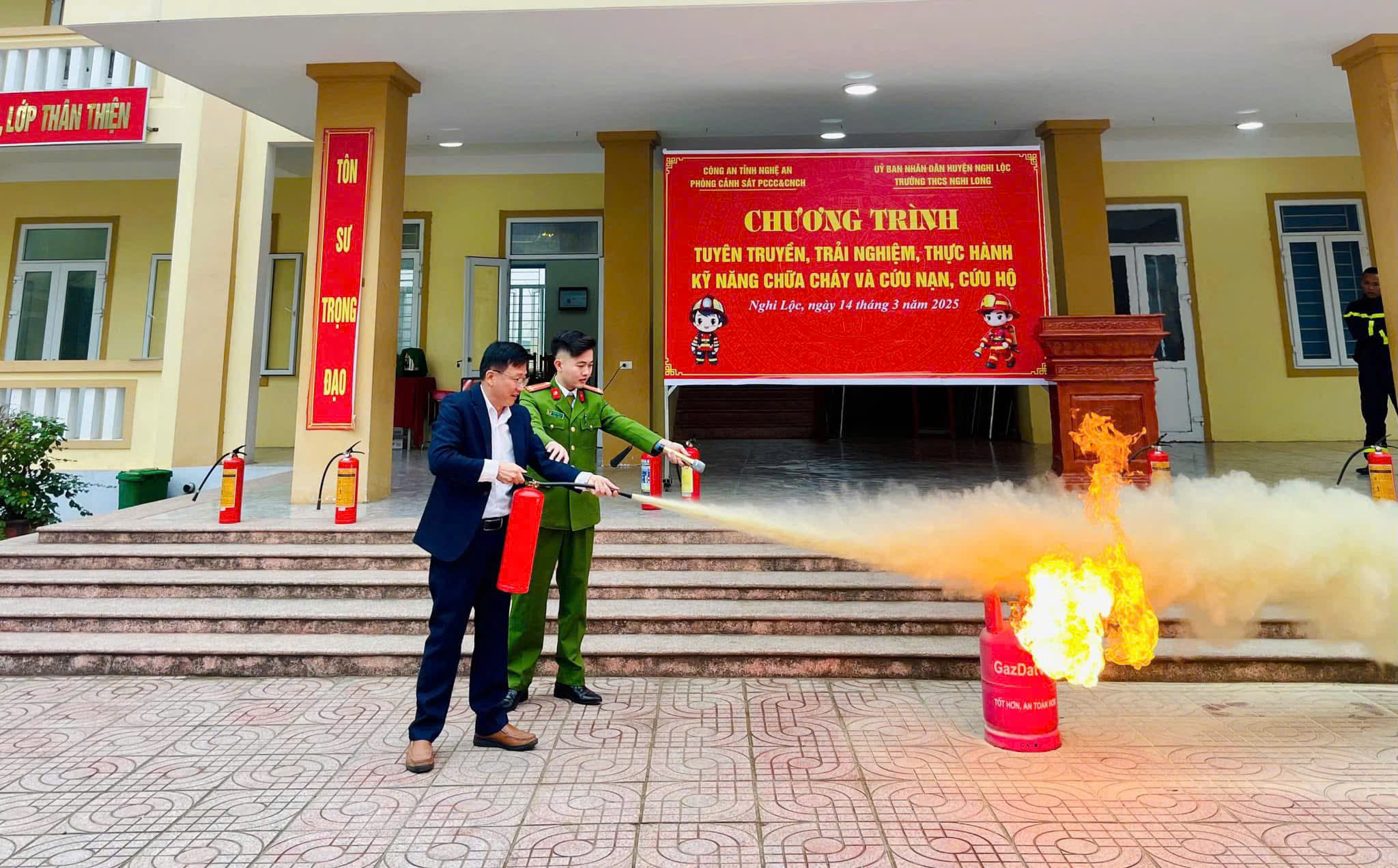 Mục đích thực hiện dân chủ trong công tác phòng cháy, chữa cháy, cứu nạn, cứu hộ để bảo đảm quyền và lợi ích hợp pháp của cơ quan, tổ chức và cá nhân; phát huy quyền làm chủ của Nhân dân