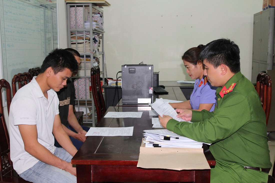Đối tượng Trần Đình Hào và Phạm Đình Thế tại Cơ quan Công an