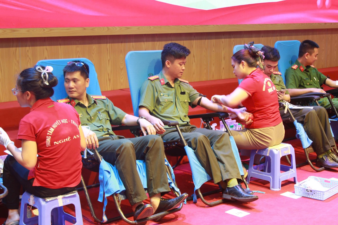 Một số hình ảnh tại buổi hiến máu tình nguyện