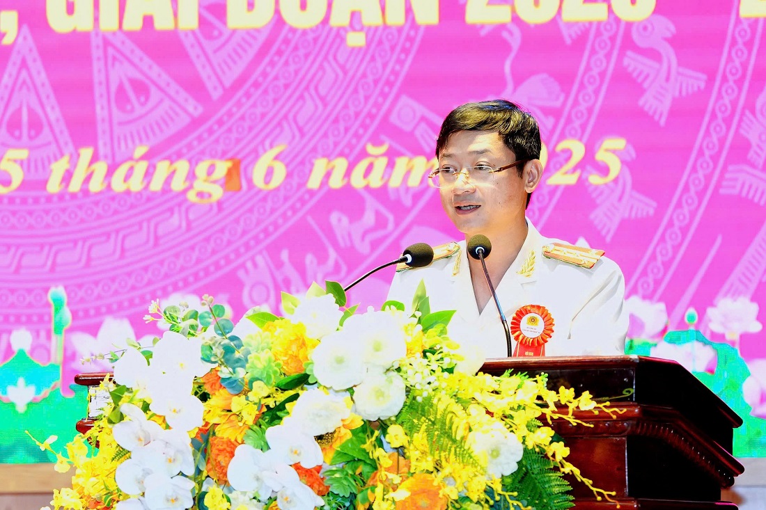 Đồng chí Đại tá Trần Ngọc Tuấn, Phó Giám đốc Công an tỉnh điều hành phần tham luận