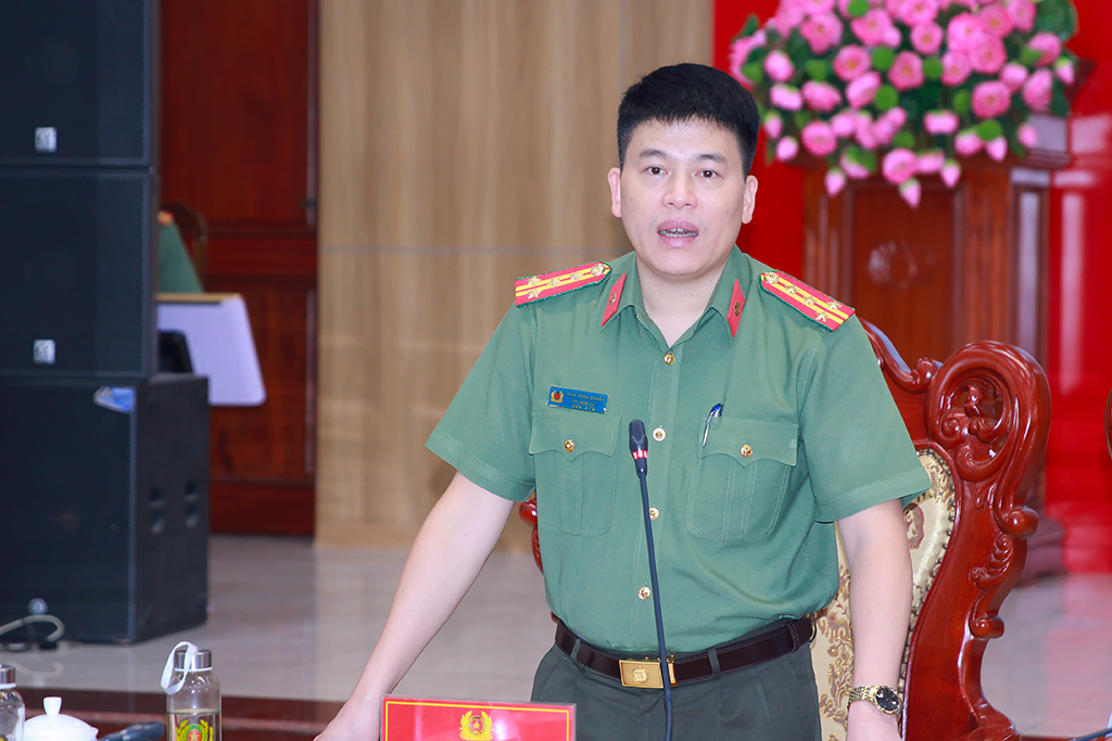 Đại tá Trần Hồng Quang, PGĐ Công an tỉnh Nghệ An phát biểu tại buổi lễ
