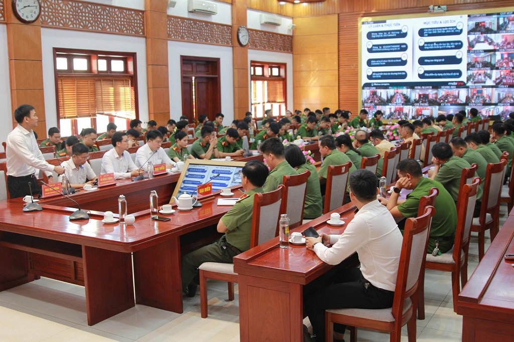Công an tỉnh Nghệ An phối hợp Mobifone Nghệ An tổ chức Hội nghị tập huấn “Ứng dụng trí tuệ nhân tạo, chuyển đổi số trong tuổi trẻ Công an Nghệ An