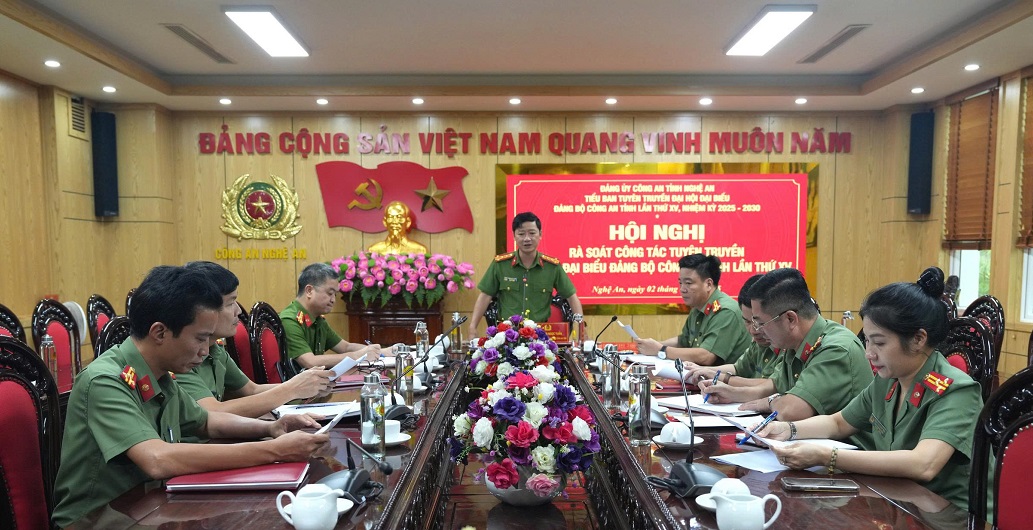 Đồng chí Đại tá Trần Ngọc Tuấn, Phó Giám đốc Công an tỉnh, Trưởng Tiểu ban Tuyên truyền chủ trì cuộc họp