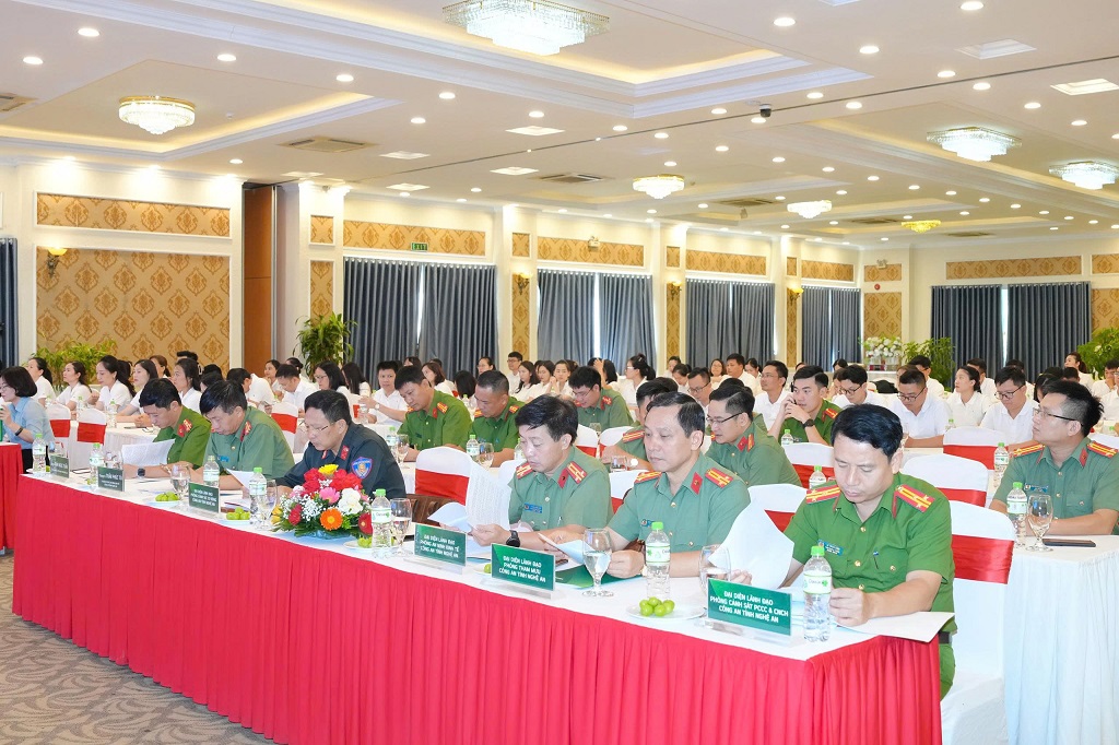 Các đại biểu dự Hội nghị 