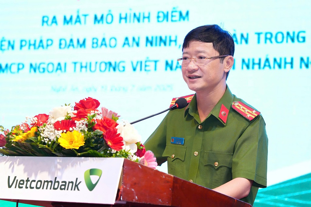 Đồng chí Đại tá Trần Ngọc Tuấn, Phó Giám đốc Công an tỉnh phát biểu