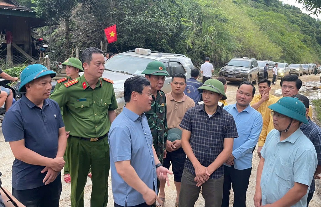 Đại tá Nguyễn Đức Cường cùng đoàn công tác của đồng chí Bí thư Tỉnh ủy Nguyễn Đức Trung