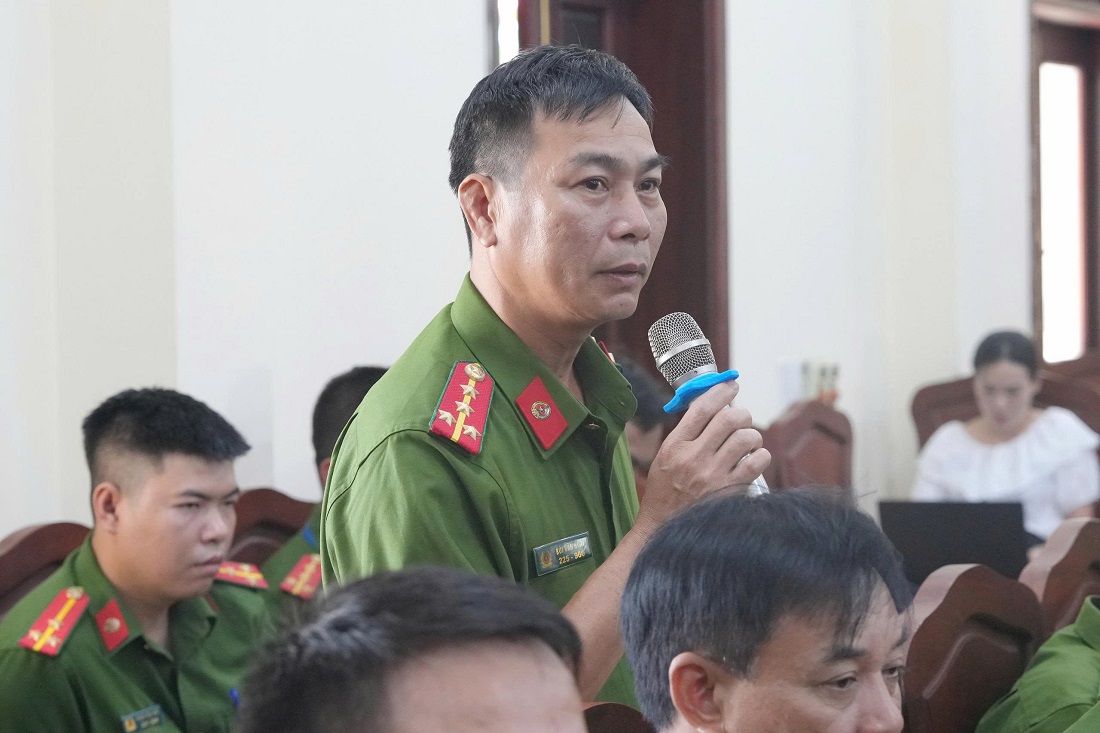 Chỉ huy, cán bộ, chiến sĩ Công an xã Quỳnh Lưu phát biểu ý kiến