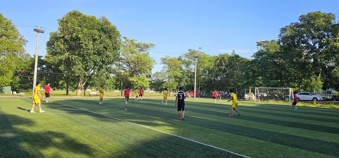 Giao lưu bóng đá giữa Đảng ủy, HĐND, UBND, UBMTTQ và Công an xã Phúc Lộc với Giáo xứ Mẫu Lâm