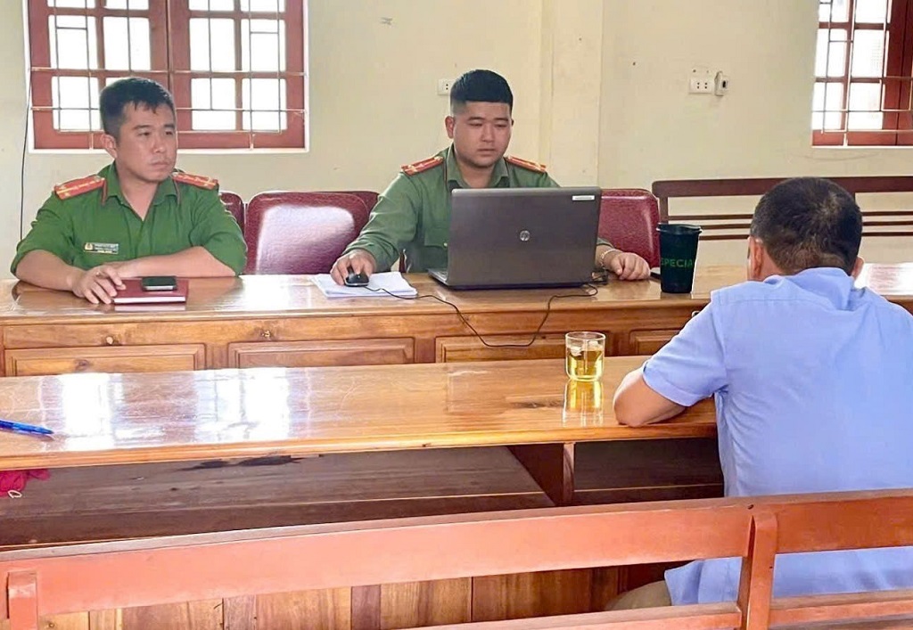 Công an xã Tân An làm việc với ông P.V.B