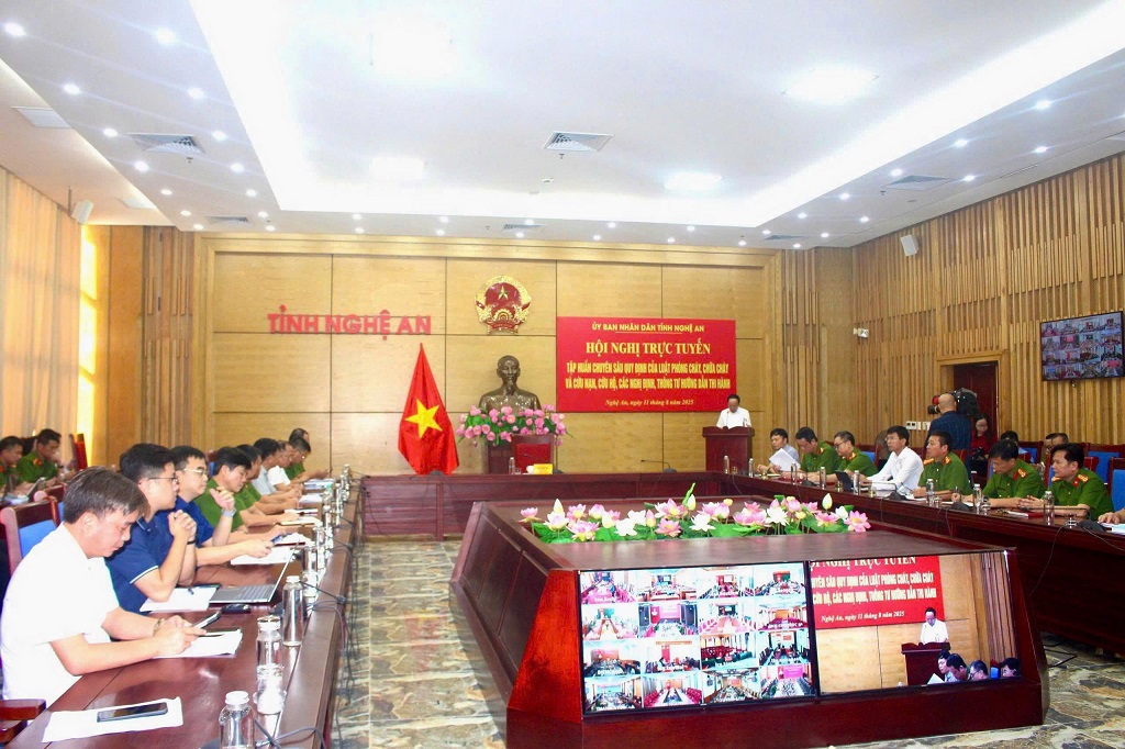 Đồng chí Bùi Thanh An – Ủy viên Ban Thường vụ Tỉnh ủy, Phó Chủ tịch Thường trực UBND tỉnh phát biểu khai mạc Hội nghị