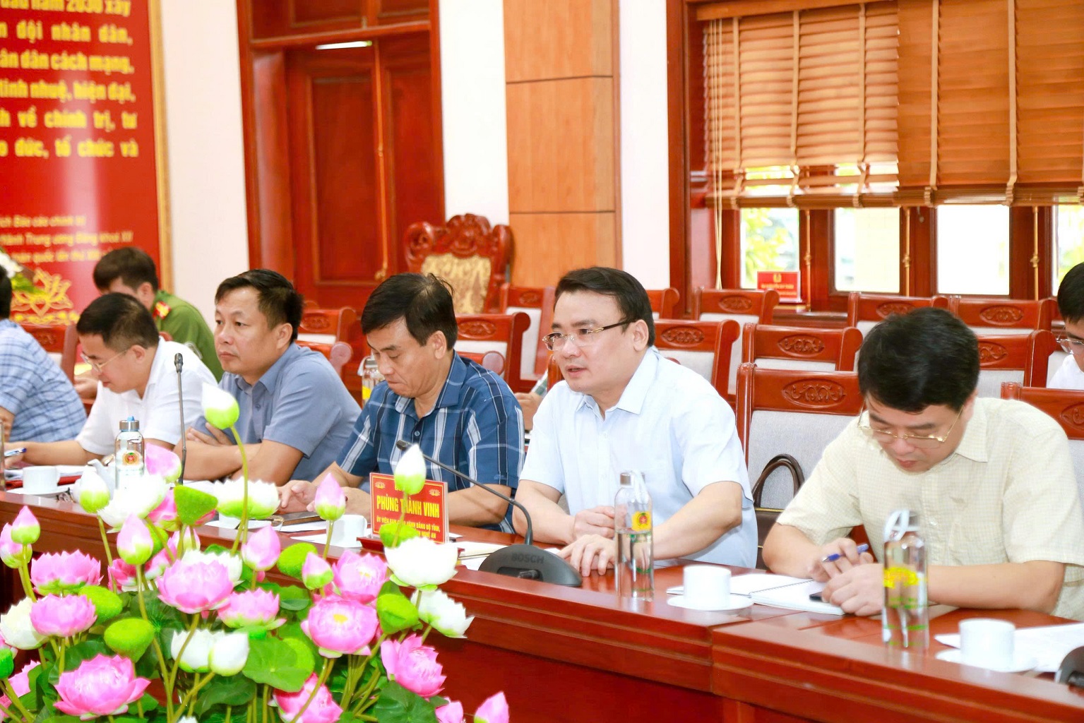 Các đại biểu tham dự buổi làm việc