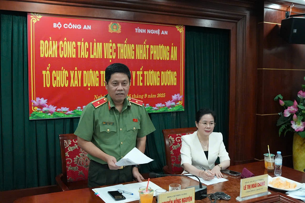 Đồng chí Thiếu tướng Nguyễn Hồng Nguyên - Phó Chánh Văn phòng Bộ Công an phát biểu