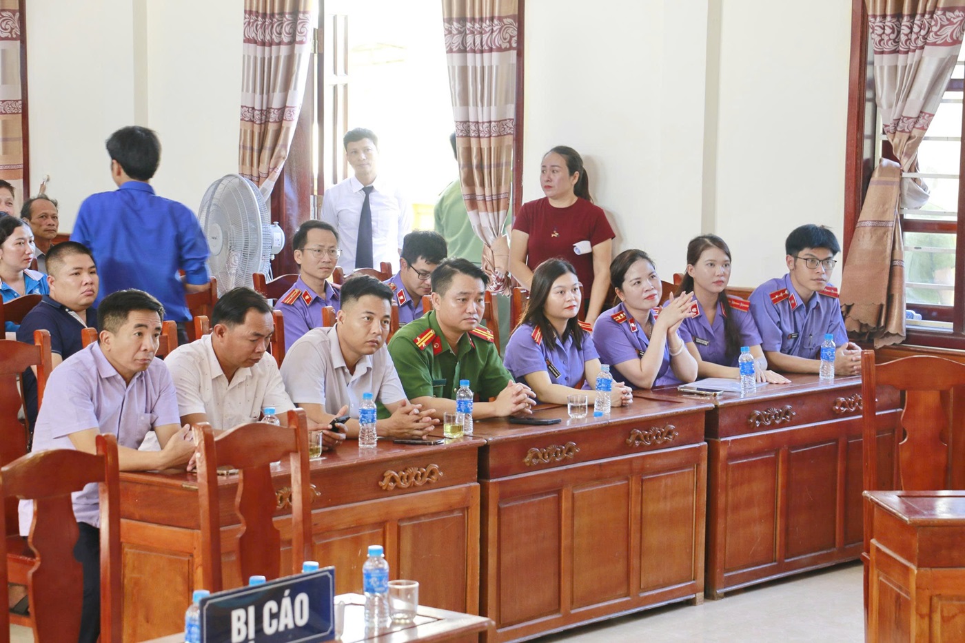 Các đại biểu tham dự phiên tòa