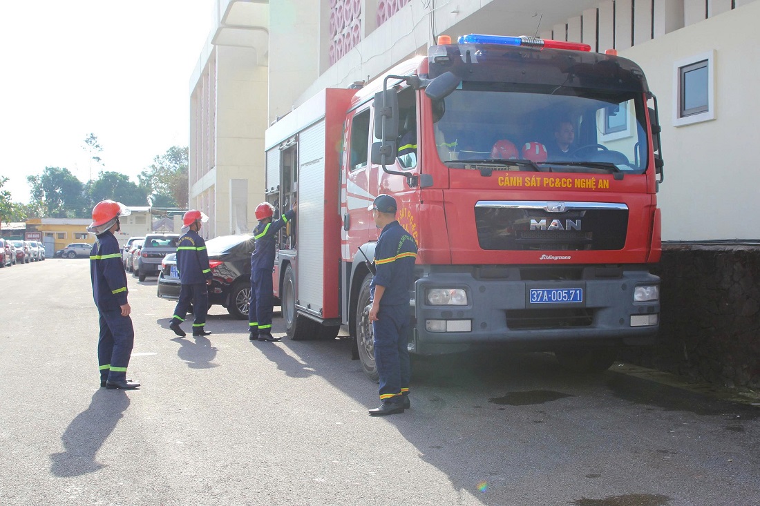 Lực lượng Cảnh sát PCCC túc trực thường xuyên sẵn sàng ứng phó với mọi tình huống