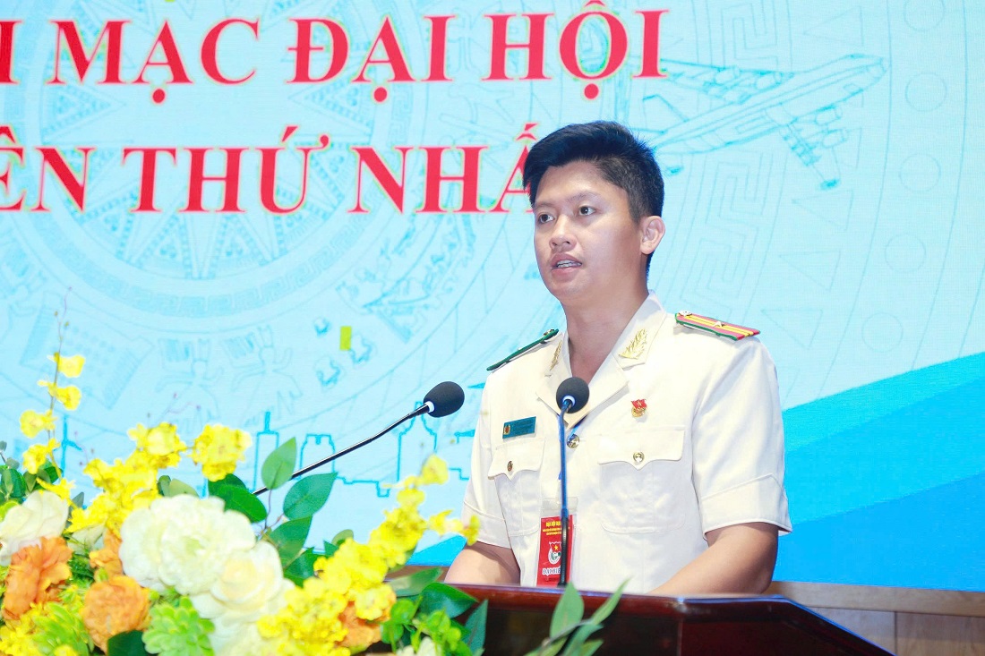 Đồng chí Thiếu tá Nguyễn Đình Khánh, Trưởng Ban Thanh niên Công an tỉnh phát biểu khai mạc Phiên thứ nhất