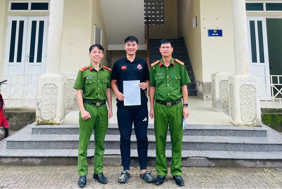 Công an xã Trung Lộc tiếp nhận đơn tình nguyện thực hiện nghĩa vụ tham gia Công an nhân dân năm 2026