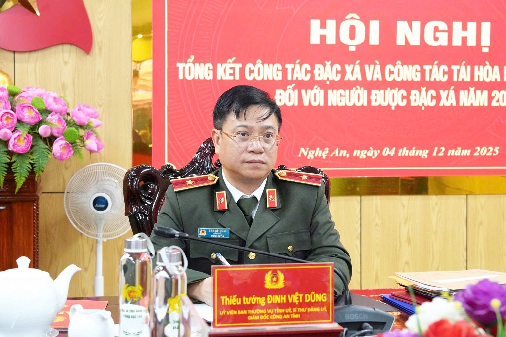 Đồng chí Thiếu tướng Đinh Việt Dũng, Ủy viên Ban Thường vụ Tỉnh ủy, Bí thư Đảng ủy, Giám đốc Công an tỉnh chủ trì tại  điểm cầu Công an tỉnh Nghệ An