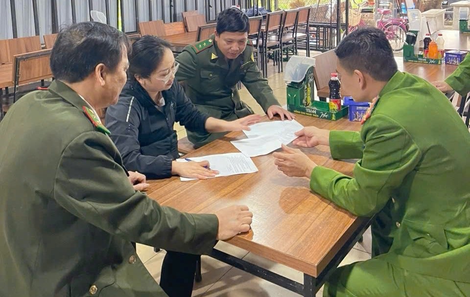 Chủ nhà hàng, quán ăn ký cam kết không vi phạm pháp luật về săn bắt, bẫy, trao đổi mua bán, giết mổ, chế biến động vật hoang dã, chim di cư