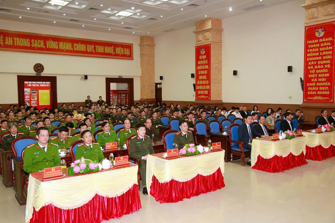 Các đại biểu tham dự buổi lễ