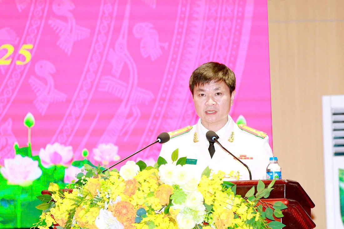 Đồng chí Thượng tá Phạm Thành Long phát biểu nhận nhiệm vụ