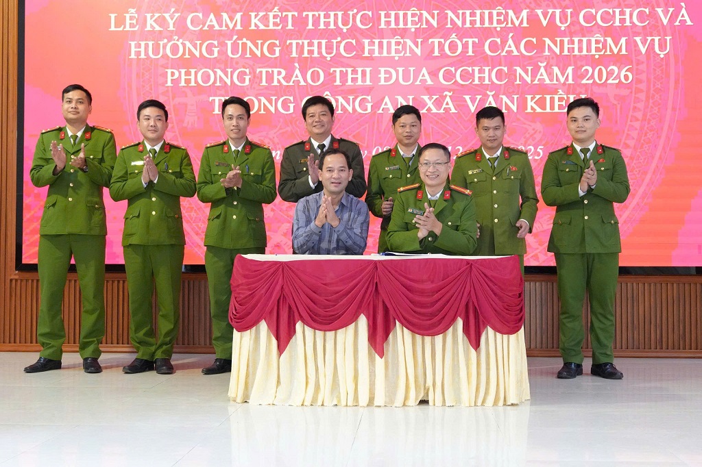 Công an xã Văn Kiều phát động phong trào thi đua và ký cam kết nhiệm vụ CCHC năm 2026