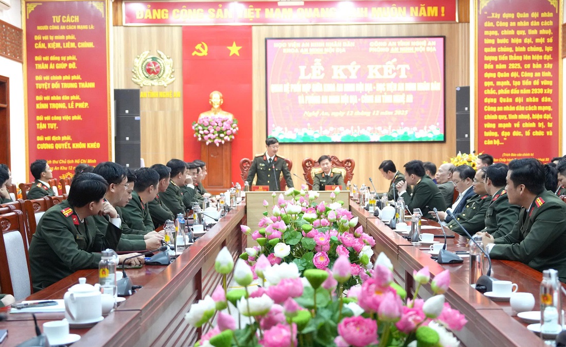 Đại tá Trần Ngọc Tuấn – Phó Giám đốc Công an tỉnh Nghệ An phát biểu tại buổi lễ