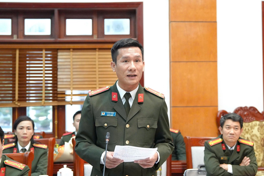 Lãnh đạo Phòng An ninh nội địa phát biểu trao đổi tại buổi lễ
