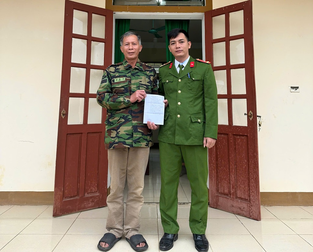 Cảm động trước tinh thần trách nhiệm và sự tận tụy của cán bộ Công an, gia đình bà Hoa đã có thư cảm ơn gửi đến Công an xã Giai Xuân.