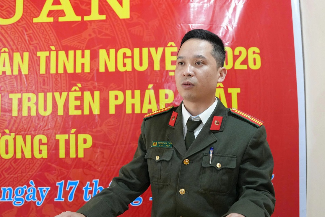 Đại diện Ban thanh niên Công an tỉnh phát biểu