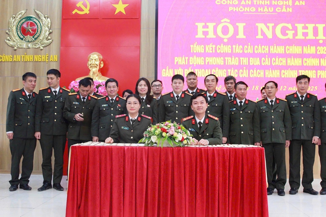 Ký cam kết thực hiện nhiệm vụ CCHC năm 2026
