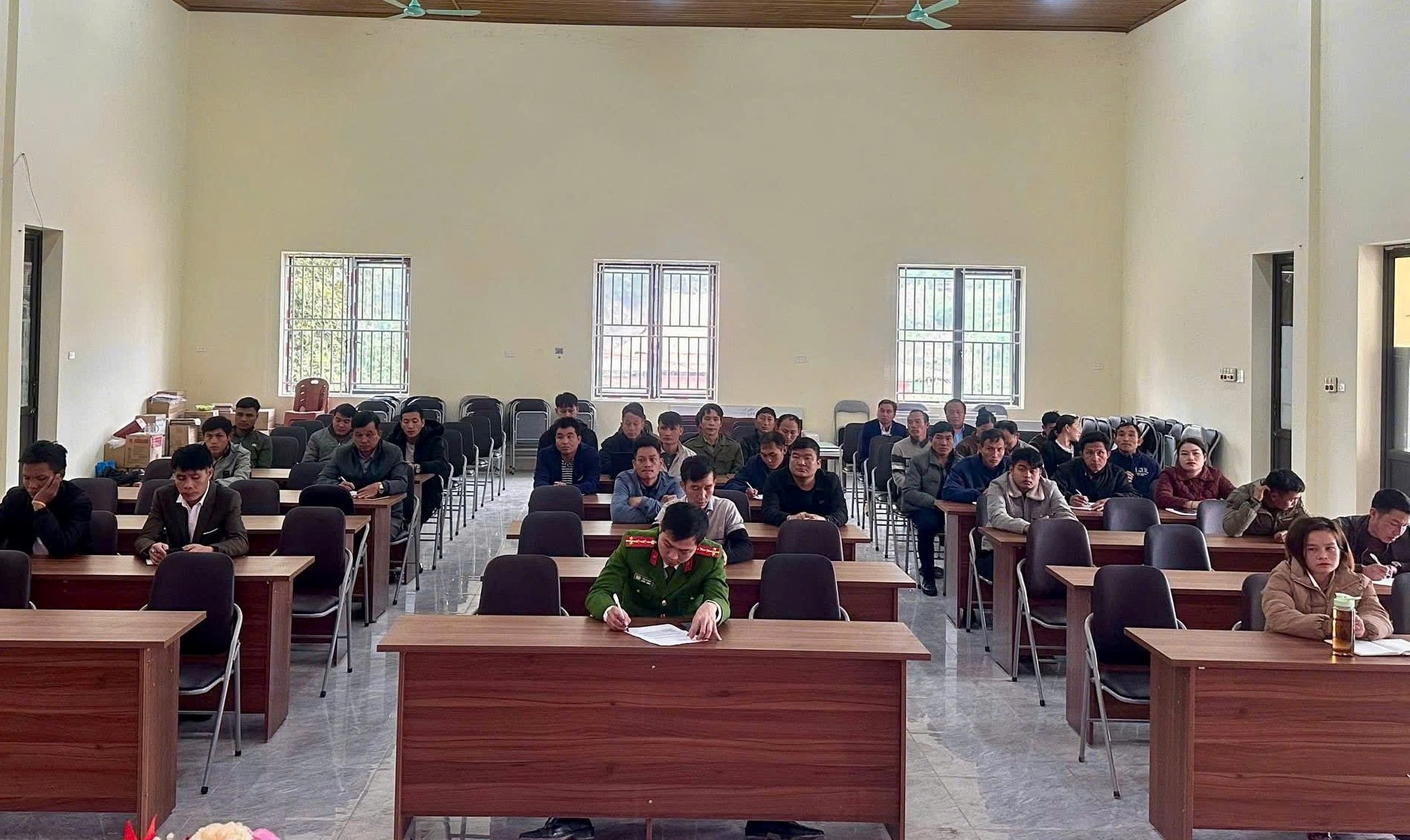Buổi tuyên truyền thu hút đông đảo người dân