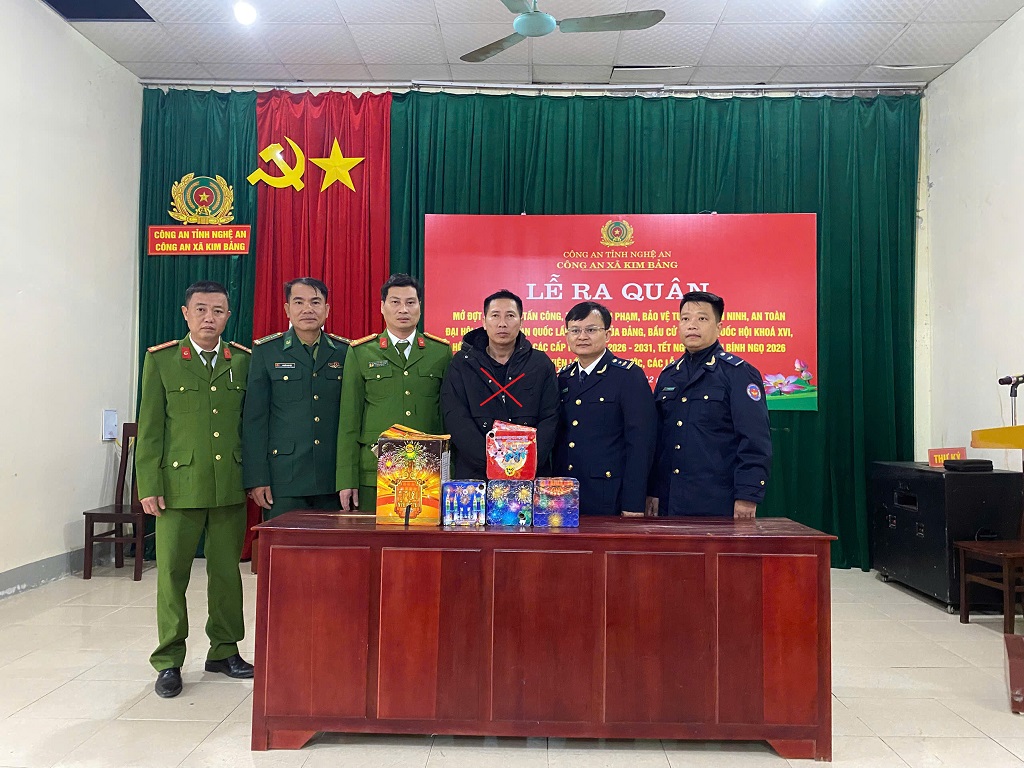 Đối tượng Nguyễn Văn Công (X) cùng tang vật