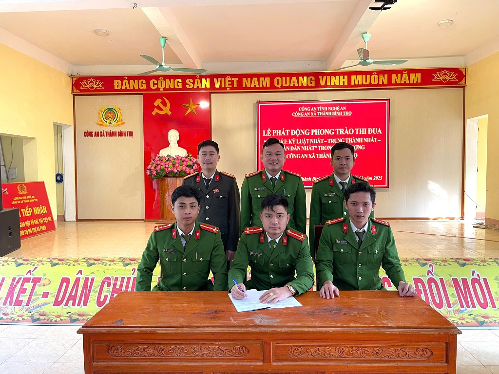 Công an xã ký cam kết thi đua