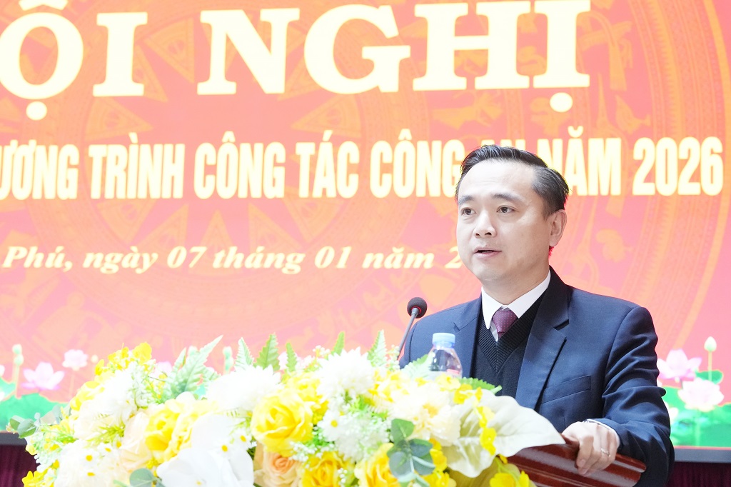 Đồng chí Nguyễn Thế Thân, Phó Bí thư Đảng ủy, Chủ tịch UBND phường phát biểu chỉ đạo tại Hội nghị 