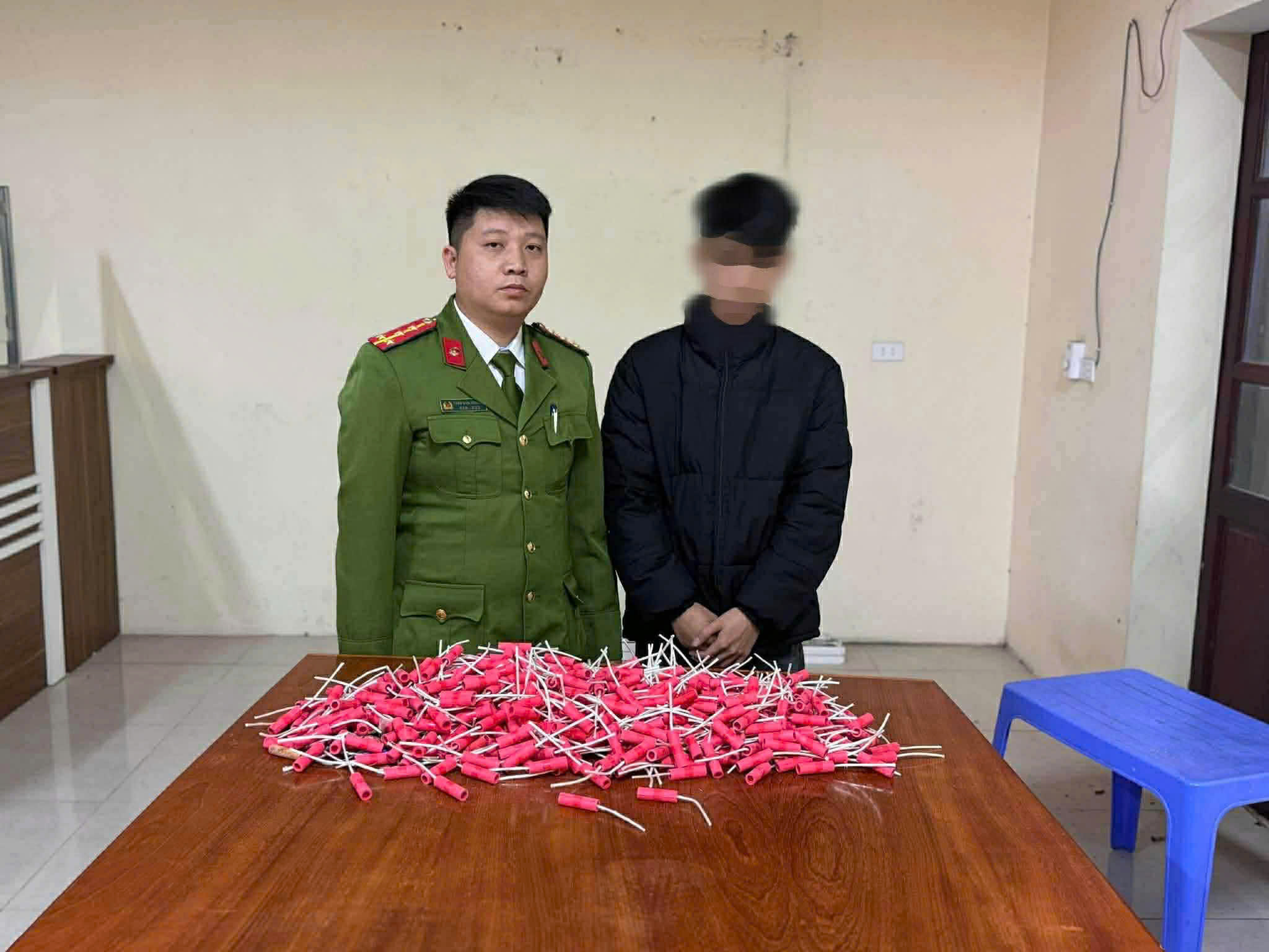 Đối tượng cùng số tang vật tại cơ quan Công an