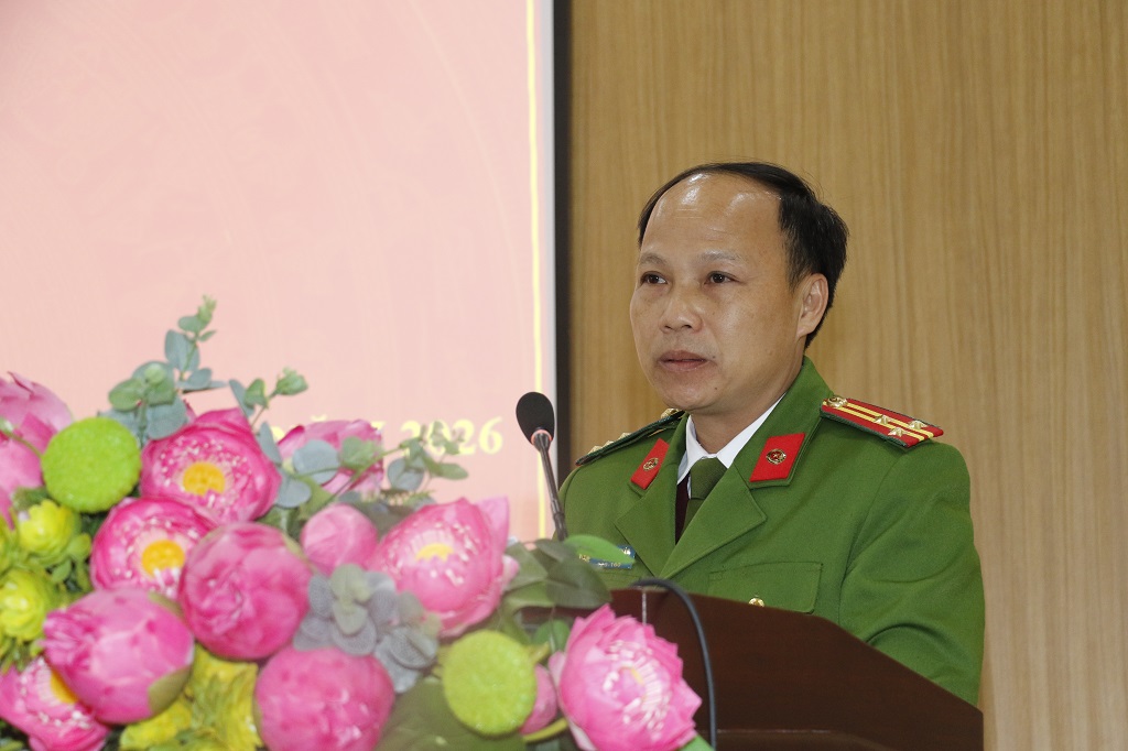 Đồng chí Thượng tá Phạm Anh Tuấn, Giám thị Trại tạm giam phát biểu tại Hội nghị